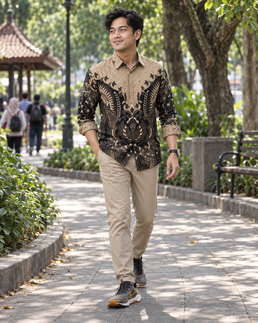 Jalan santai di taman sambil nyari spot teduh, eh batik beige-hitam ini malah bikin mood naik.

Aku suka banget pas dipasang sama celana chino mocca—rapi tapi nggak berasa terlalu formal. Terus sneakers hitam aksen orange ini bikin langkah tetap santai.

Kalau kalian, lebih suka lengan digulung atau dibiarkan panjang?

Detail outfitnya aku taruh di link bio ya

#KemejaBatik #CelanaChino #SneakersHitam #GayaBatik #GayaKasual #FashionIndonesia
