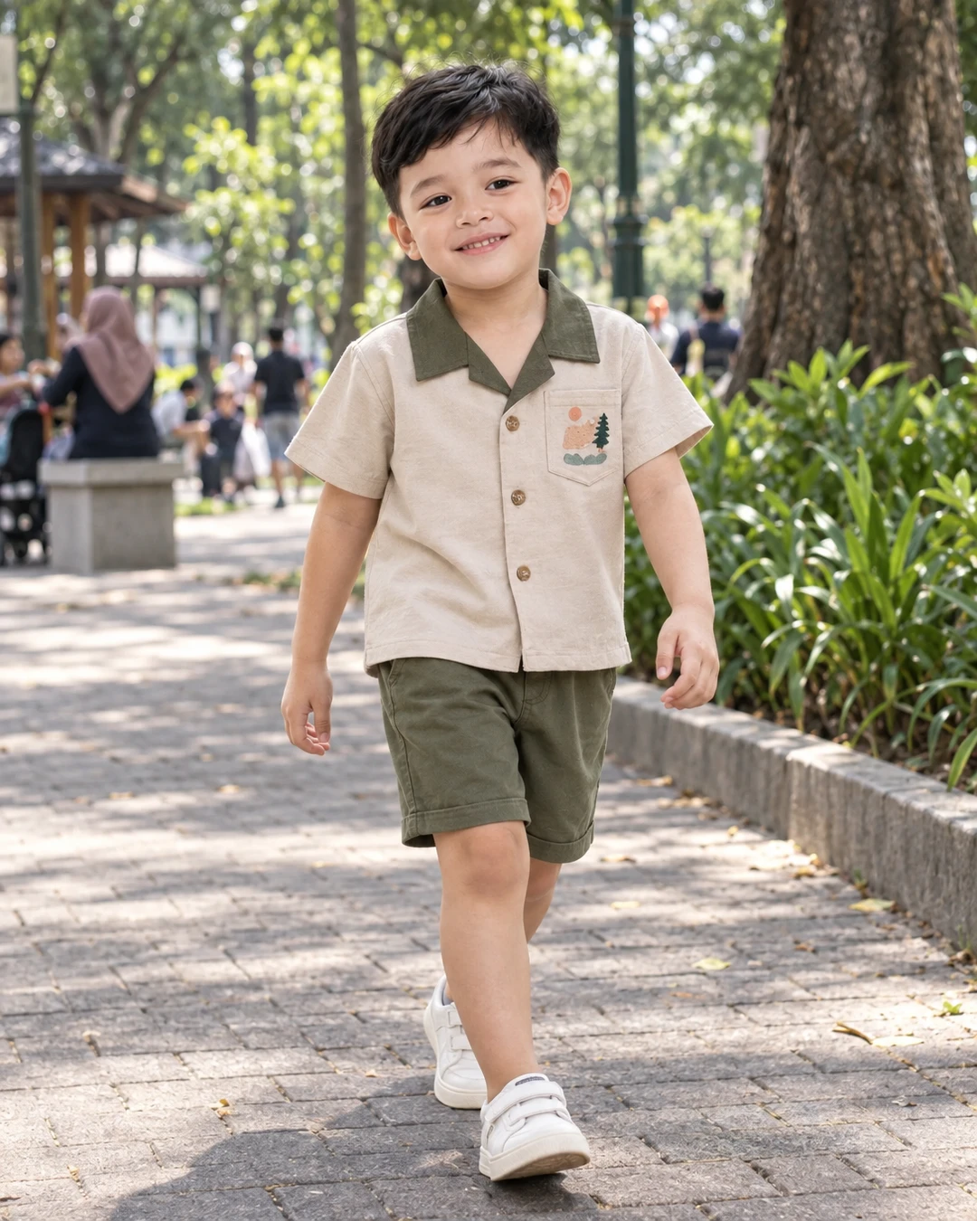 jalan sore begini malah susah ngajak pulang 😄
kemeja krem berkerah olive sama celana pendek senada ini bikin look-nya kelihatan manis, terus sneakers putihnya ikut nyambung banget.
aku suka warna earthy kayak gini, kalau kalian lebih suka warna cerah atau kalem?

detail set-nya aku taruh di link bio ya

#SetelanAnak #KemejaAnak #CelanaPendekAnak #EarthToneStyle #FashionAnak #GayaAnak #OutfitAnak