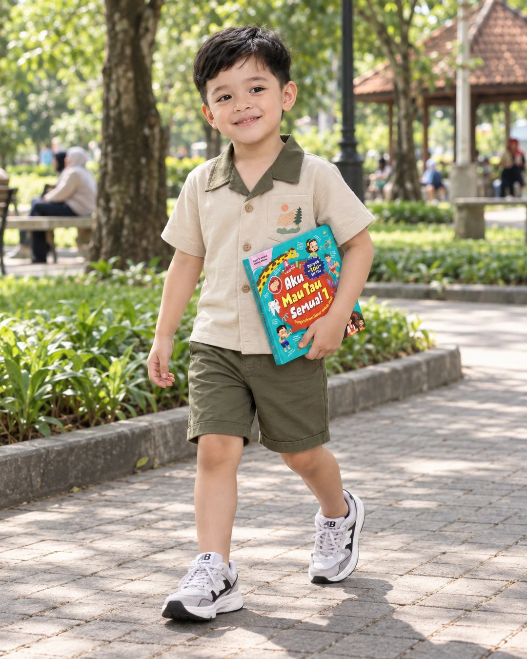 Jalan sore sambil bawa buku kesayangan, eh senyumnya ikut bikin suasana makin adem.

Aku suka banget set kemeja krem dengan celana olive ini—rapi tapi tetap santai buat lari-lari kecil. Sneakers putih abu-hitamnya juga nyambung, terus buku turquoise di tangan jadi detail paling gemas. Kalian suka look earthy begini juga nggak?

Detail semua item aku taruh di link bio ya

#setelanak #kemejaanak #sneakersanak #bukuanak #earthylook #fashionanak #inspirasioutfitanak