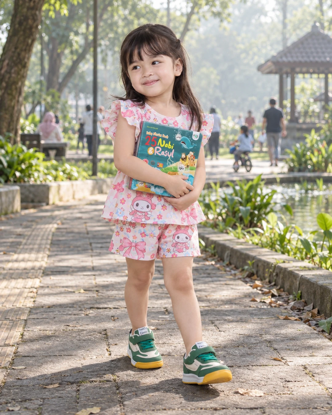 Jalan sore sambil peluk buku cerita, senyumnya bikin ikut happy 🥹 Set pink bunga-bunga ini gemes banget, terus sneakers hijau-putih-kuningnya jadi sentuhan warna yang aku suka. Buku 25 Nabi dan Rasulnya juga ikut dibawa ke mana-mana…

Kalau anak kalian lebih suka outfit rame atau warna kalem?

detail semuanya aku taruh di link bio ya

#SetelanAnak #SneakersAnak #BukuAnak #OutfitAnakPerempuan #PinkBunga #FashionAnak #OOTDAnak