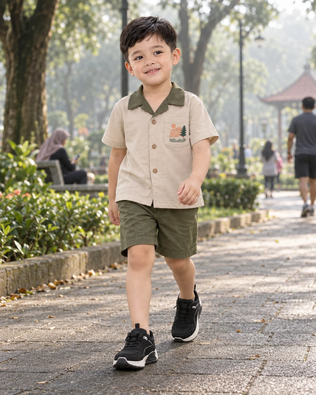 jalan sore begini paling seru, apalagi kalau si kecil lagi semangat melangkah 😄

aku suka banget perpaduan kemeja krem berkerah hijau sama celana olive ini, terus sneakers hitamnya bikin look-nya makin rapi tapi tetap santai. kalian suka warna earthy juga nggak?

detail bajunya aku taruh di link bio ya

#BajuAnakLakiLaki #SetelanAnak #SneakersAnak #WarnaEarthy #StyleAnak #FashionAnak #OOTDAnak
